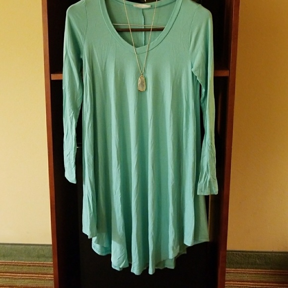 Reborn J Dresses & Skirts - V- neck, long- sleeve flowy dress